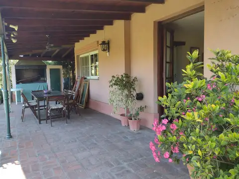 Casa en Venta con 2 cocheras