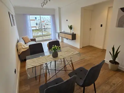 Venta Departamento 2 ambientes con 2 balcones. Zona Chauvin