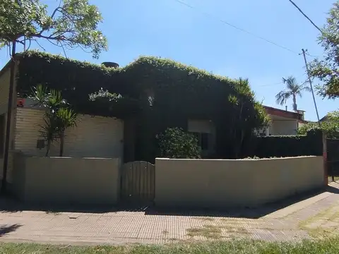 REMAX ALQUILA CASA DE 3 DORMITORIOS EN SANTO TOME