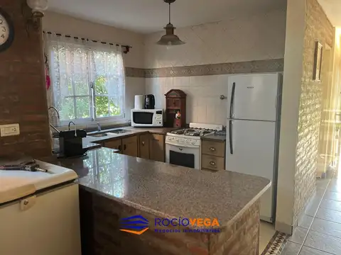 Casa en Alquiler con 2 cocheras