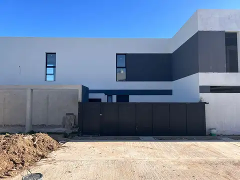 CASAS CON JARDÍN -  505 139 y 140 - Complejo Cerrado