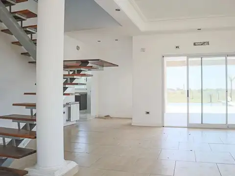 Casa 4 ambientes con 2 baños