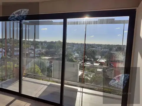 Venta semipiso 3 ambientes, con cochera y terraza, en Castelar Norte