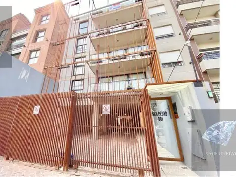 Venta semipiso 3 ambientes, con cochera y terraza, en Castelar Norte