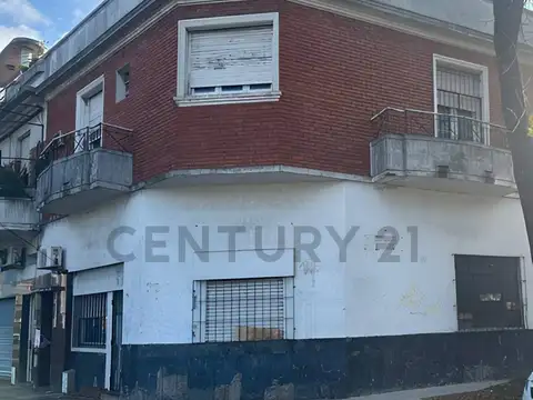 Av. Fernandez de la Cruz 1400, Piso 0