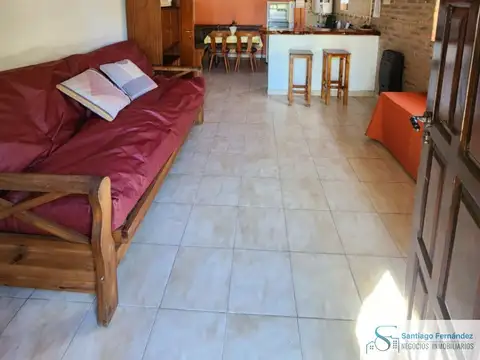 Casa 6 ambientes con 2 baños