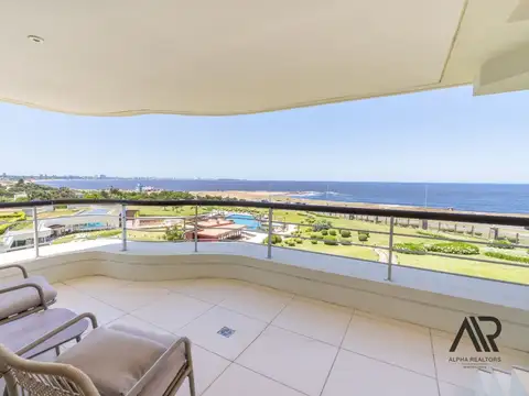 Apartamento en venta de 4 dormitorios c/ cochera en Playa Mansa