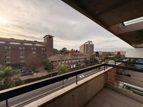 Don Torcuato (Arricau y Av. A.Torcuato de Alvear). Monoambiente con balcón. Seguridad 24 hs. Amenities