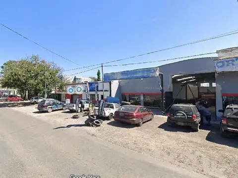 Local sobre Ruta 8 con vivienda