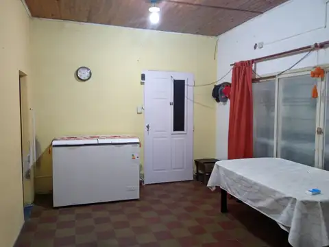 Local con vivienda 3 amb. patio, pileta y quincho