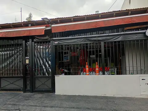 Local con vivienda 3 amb. patio, pileta y quincho