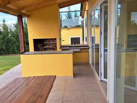 Casa 4 ambientes con 3 baños