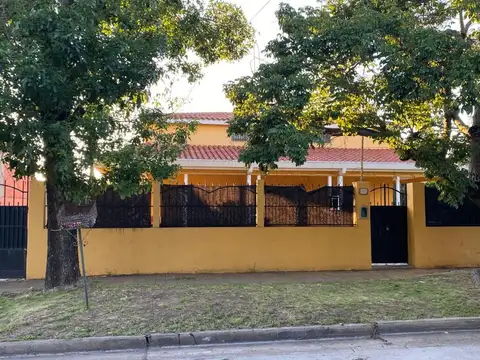 Casa en Venta en Campana, USD 380.000