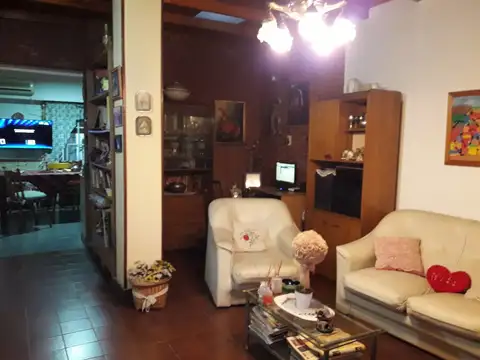 Casa 3 ambientes con 2 baños