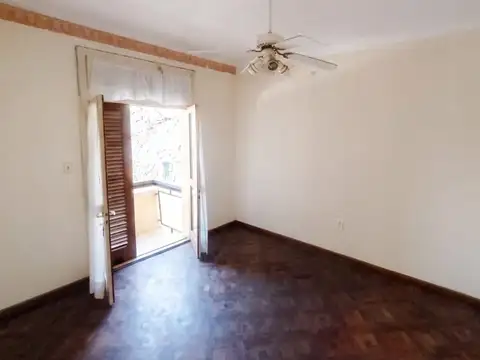 Casa 7 ambientes con 1 baño