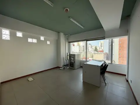 Oficina 3 ambientes con 1 baño