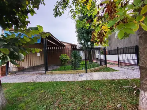 CASA 3DORMI VENTA Y PERMUTA GABOTO PILETA JARDIN