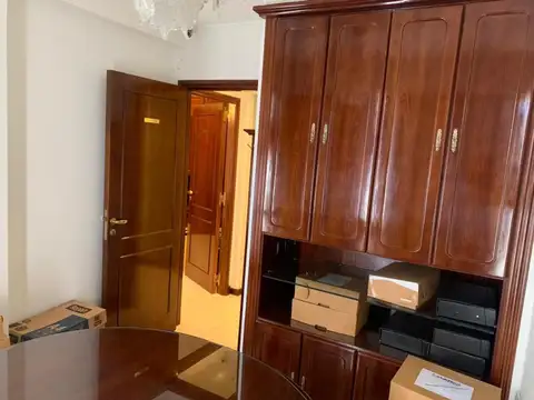 Oficina 5 ambientes con 2 baños