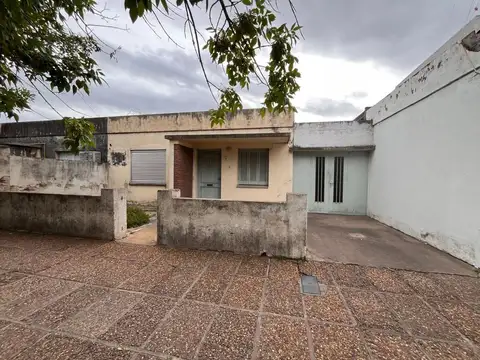 VIV. 2 DORM./PATIO/COCHERA/B° J. DE GARAY