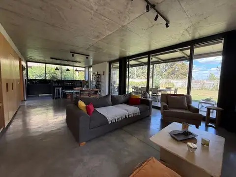 CASA 5 AMBIENTES EN VENTA PILAR DEL ESTE