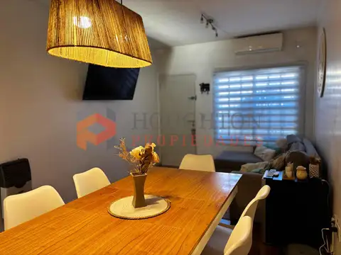 Depto Tipo Casa en Venta con 1 cocheras