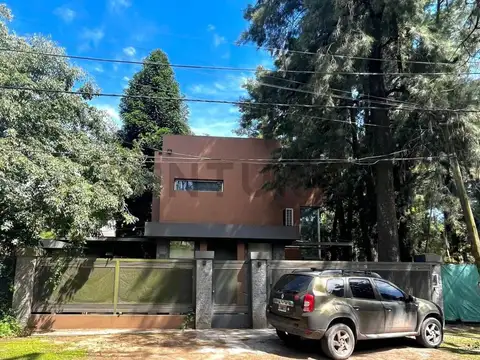 Casa en Venta en Barrio Parque Leloir, USD 325.000