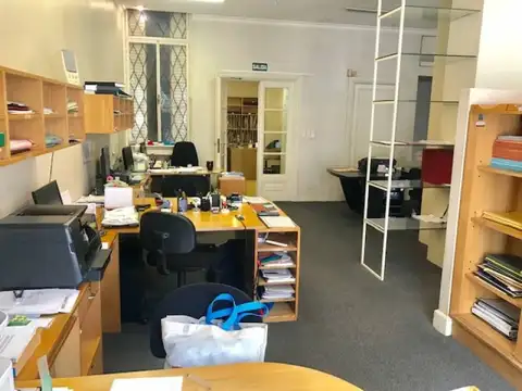 Lavalle al 400, 2 piso. Edificio de categoría. Sup 124 m2.