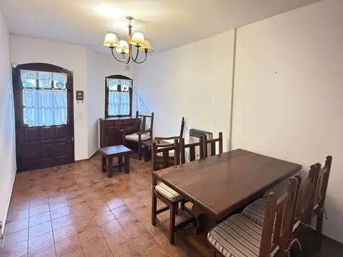Casa 4 ambientes con 2 baños