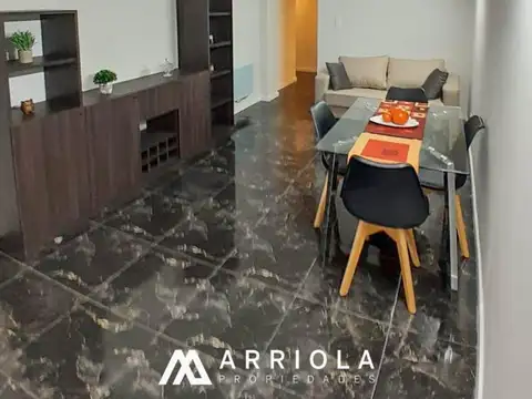 Dpto 2 amb, con dependencia, balcón y cochera.