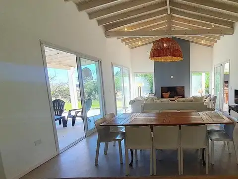 Casa en venta - 5 Dormitorios 5 Baños - Pinamar