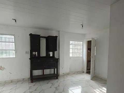 Casa 3 ambientes con 1 baño