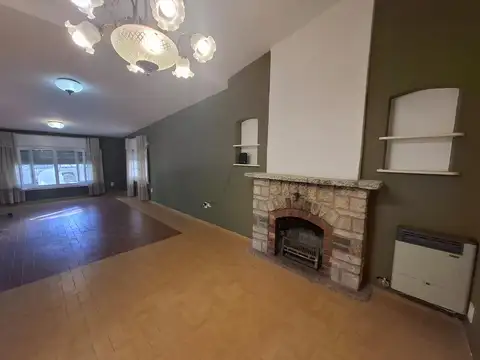 Casa en Alquiler con 1 cochera