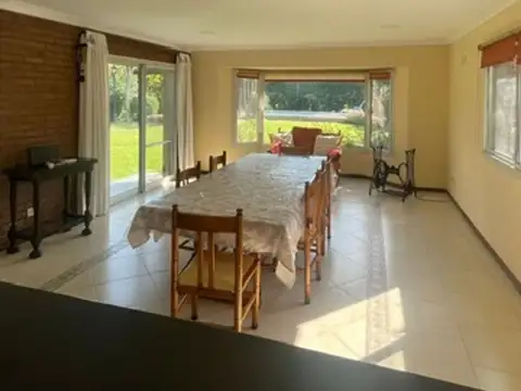 CASA EN VENTA BARRIO SETIEMBRE 6 AMBIETES