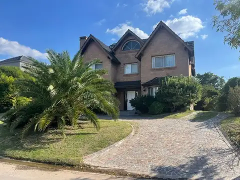 CASA EN VENTA BARRIO SETIEMBRE 6 AMBIETES