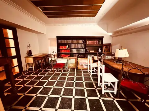 Casa 8 ambientes con 2 baños
