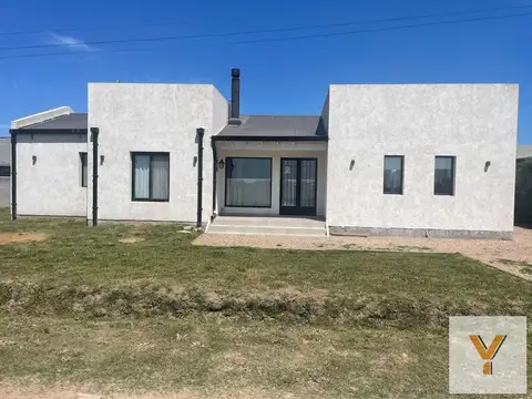 Casa en venta - 3 Dormitorios 2 Baños - Cochera - 180Mts2 - Monte