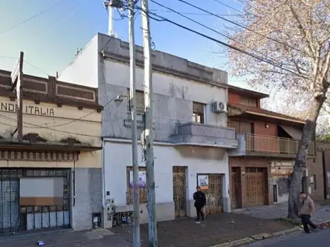 Casa 8 ambientes con 3 baños