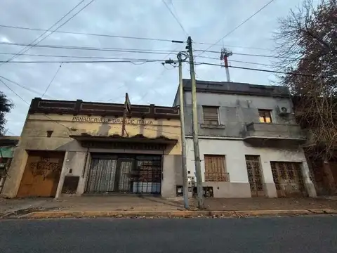 Casa en venta - 7 Dormitorios 3 Baños - Cochera - 322Mts2 - Bernal