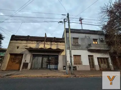 Casa en venta - 7 Dormitorios 3 Baños - Cochera - 322Mts2 - Bernal