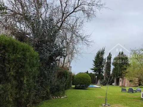 CASA SOBRE 2 LOTES - PILETA COCHERA Y DOBLE INGRESO 100