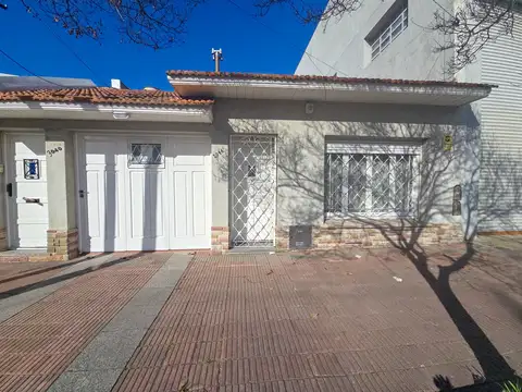 Casa 3 amb. con garage y patio -  14 de Julio y Avellaneda