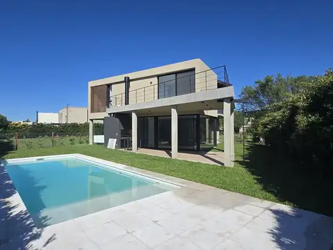 Casa 6 ambientes con 3 baños