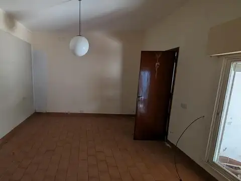 Propiedad con depto y local al fte - Ayacucho 1245 U$s99.000