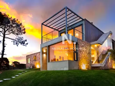 Se vende casa en Manantiales de 4 dormitorios