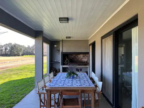 Casa 5 ambientes con 2 baños