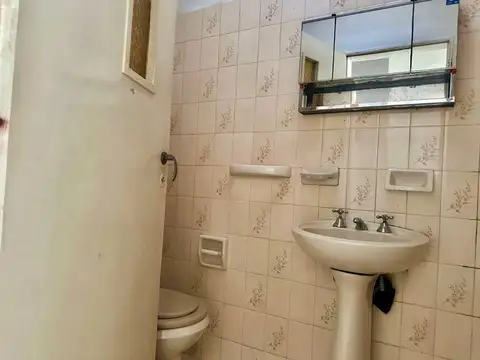 CASA 2 DORMI EN VENTA CON PATIO Y LOCAL COMERCIAL