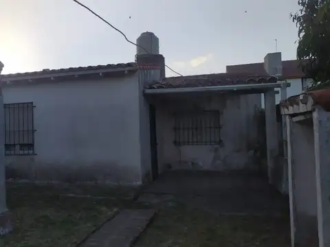 Excelente Ubicación Oportunidad Casa a Reciclar calle Vía Reggio