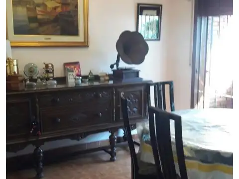CASA 4 DORMITORIOS 360 m2 de Lote y 252 m2 CUBIERTOS- METROS