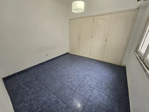 Departamento de 2 amb. en Pleno Centro de Lanús. A media cuadra de la Estación.