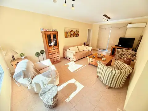 Casa 6 ambientes con 3 baños